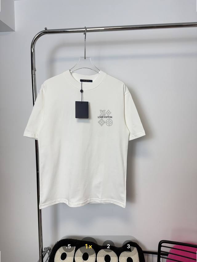 Style Number:Hmy82# Lv Louis Vuitton Latest White Pearl Embellished 3D Letter Em