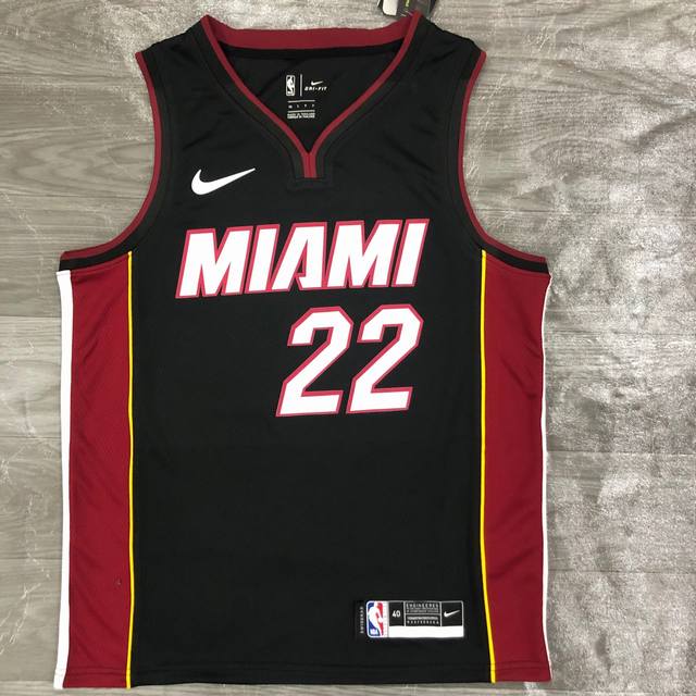 Style Number: S22 Top-Tier Embroidered Version Flat Lay Real-Shot Photo Nike X N