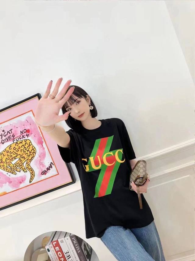 New Arrival!Spring/Summer Gucci New Short-Sleeve T-Shirt, With A Special Cut And