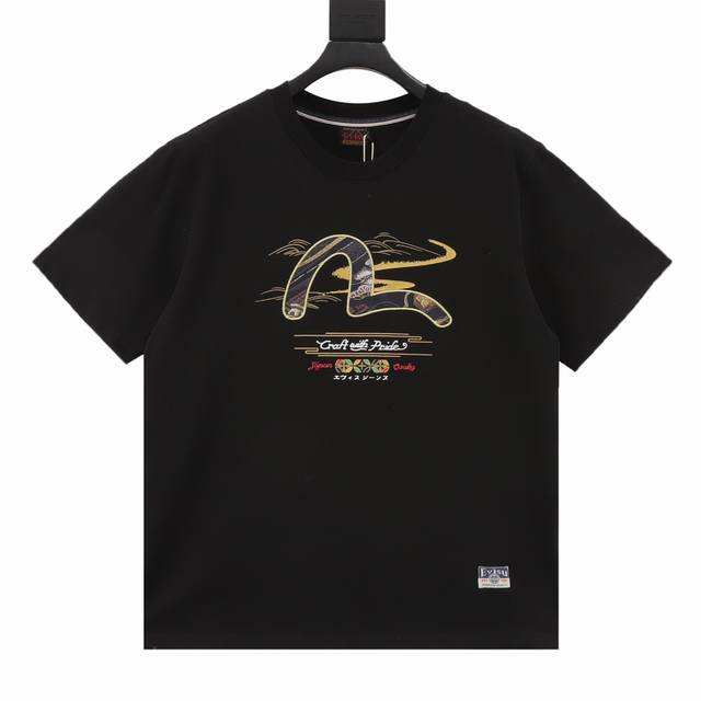 Evisu 25Ss Seagull Brocade Fabric Patch Regular Fit T-Shirt This T-Shirt Feature