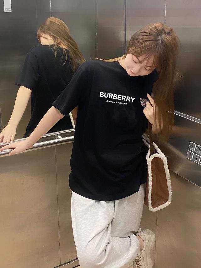 New Arrival! Burberry Letter Print Short-Sleeve T-Shirt! This Year's Must-Have C