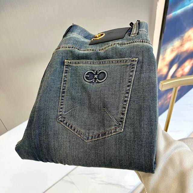 Ferraga*Mo Ferragamo, 25S Spring/Summer Collection Fashion Washed Embroidered Lo
