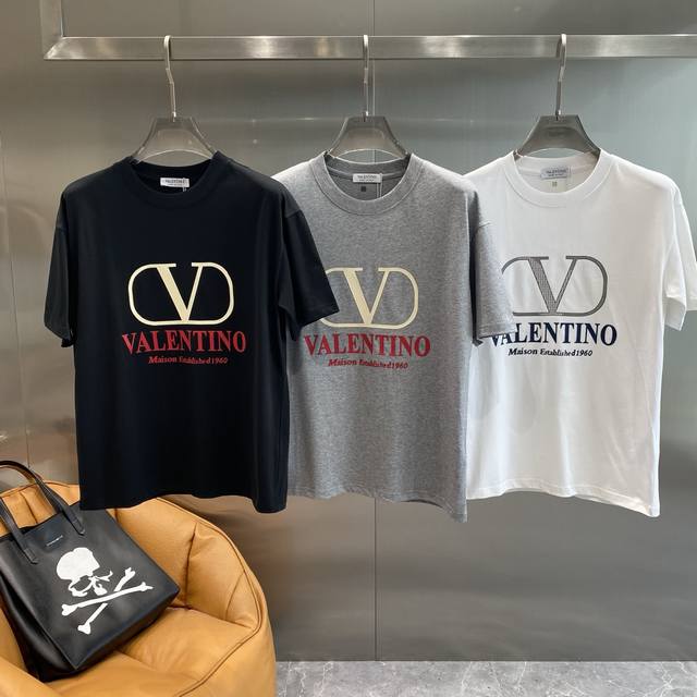 Warren House Valentino T-Shirt, Simple Yet Classic, With A Large V Logo And Red-