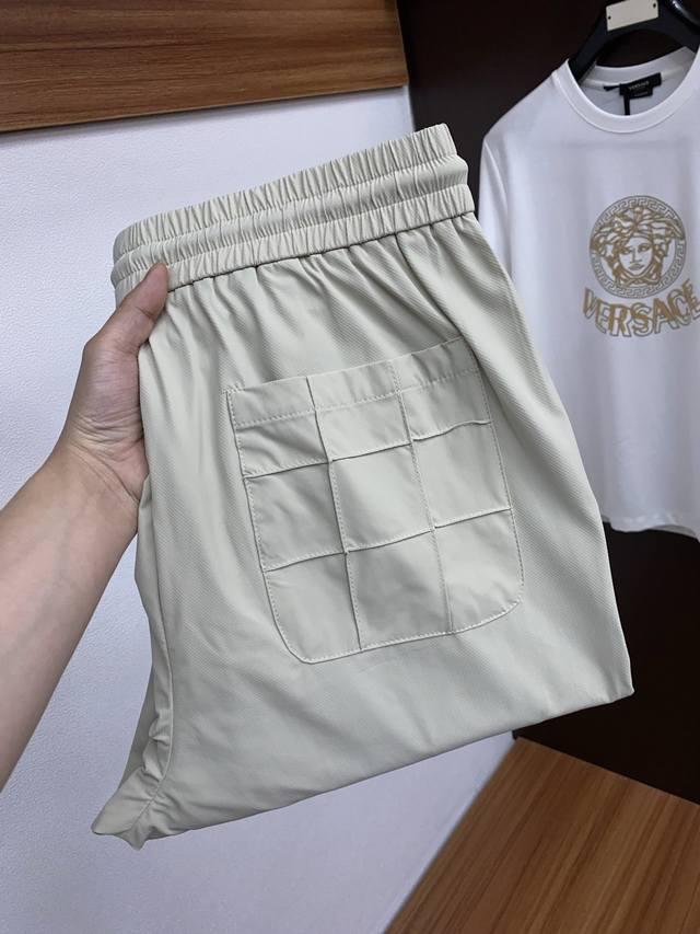 Miu Miu 2025 Spring/Summer New Arrival, Latest Casual Pants. The Original Pant D