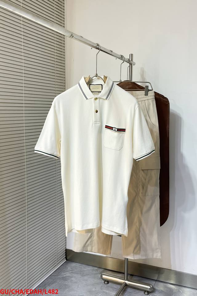 L482 Gucci New-Style Chest Pocket Embroidered Olo. This Olo Shirt Features Green