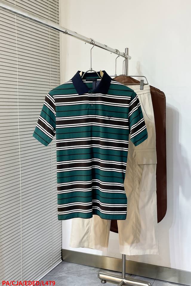 L479 Paprada 25 New Color-Block Striped Olo Shirt. This Olo Shirt Features A Cla