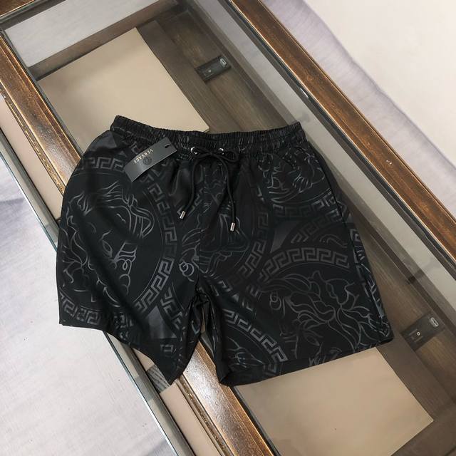 Versace 2025 Latest Style Shorts, Beach Pants, Essential For Beach Travel, Avail