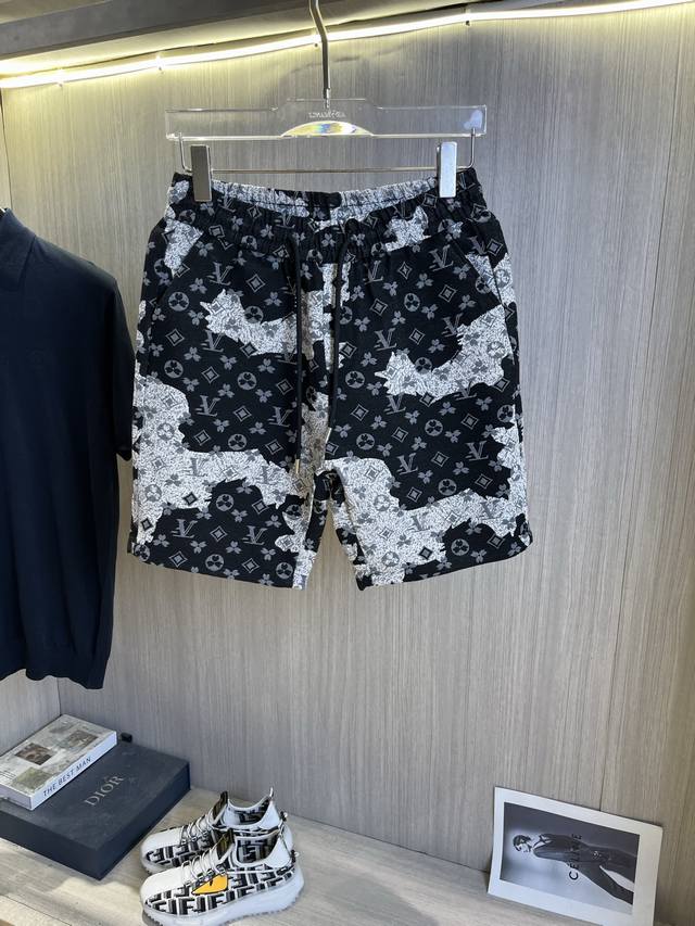 Lv Louis Vuitton 2025 Spring/Summer New Men's Casual Shorts, High-End Custom-Mad