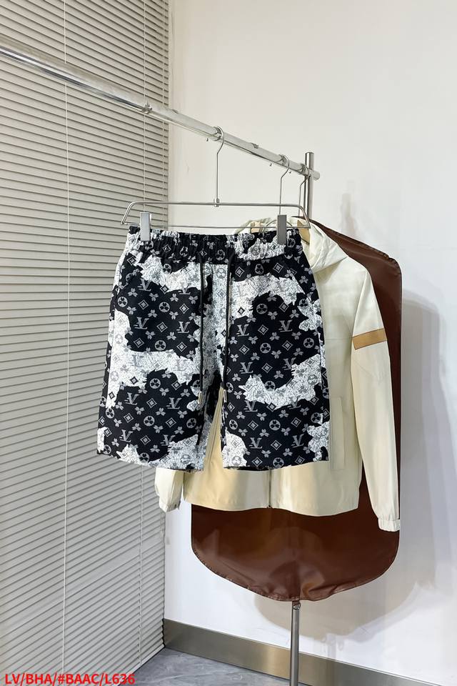 L636 Louis Vuitton 2025 Ss Tie-Dye Tapestry Pattern Hawaiian Denim Shorts, Essen
