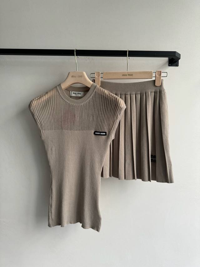 Miumi*New Knitwear Set, Tank Top And Skirt. Sizes Sml.