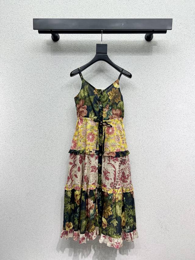 Valentino Resort-Style Dress: Low-Key Luxury With A Three-Dimensional Cut, Elega