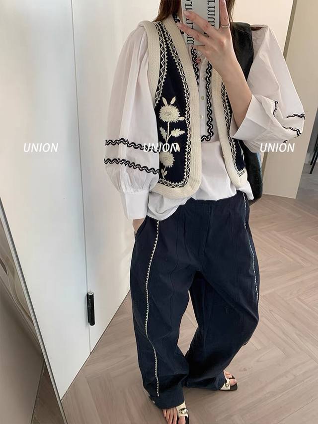 Jacket Heavy Embroidery Color-Blocked Vest, Short Curved Hem That Falls Just Abo