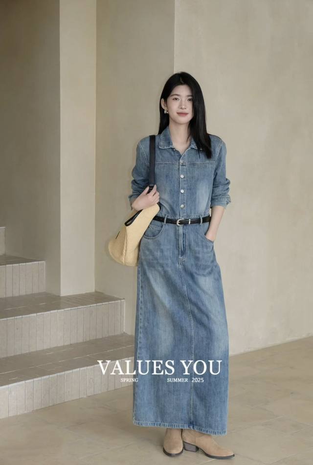 Fashionable Distressed Minimalist Waist-Cinched Mid-Sleeve Denim Dress. The Wash