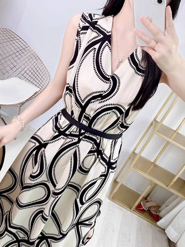 Hot New Arrival! Minimalist And Fashionable Acid-Washed Satin Sleeveless Dress W