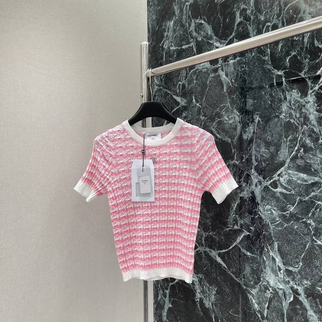 Xiao Xiang 2025 Summer New Arrival Round Neck Knit Short-Sleeve Shirt. The Entir