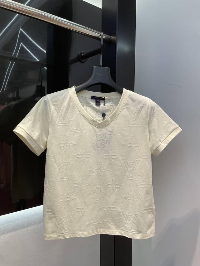 Lv 25 Early Spring New Arrival T-Shirt, Burned V-Neck, Simple And Sophisticated,