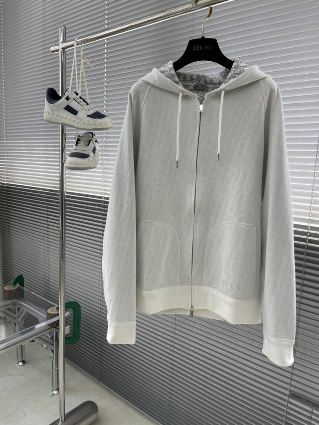 Dio New Zipper Hoodie The Overall Silhouette Of The Entire Outfit Is Structured