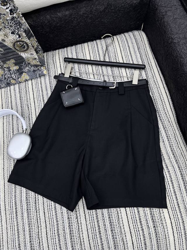 Best-Selling Stock A Must-Have Item For Fashion-Forward Individuals, This Bermud