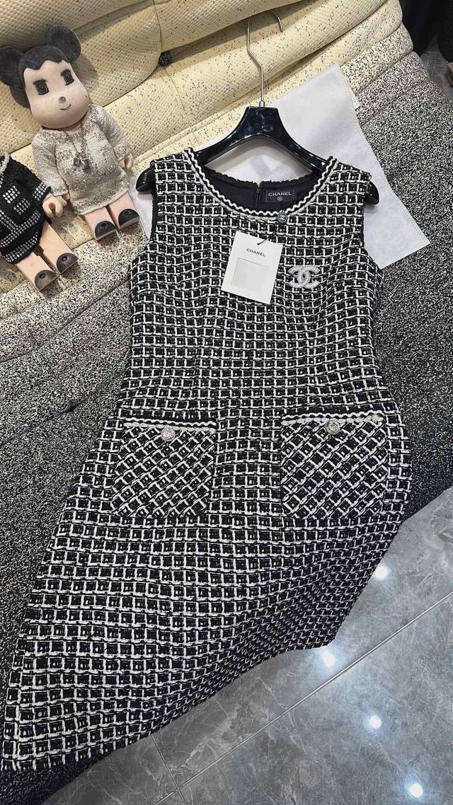 New Arrival Chane* New Custom-Made Vest Dress, Top-Quality Craftsmanship Very Yo
