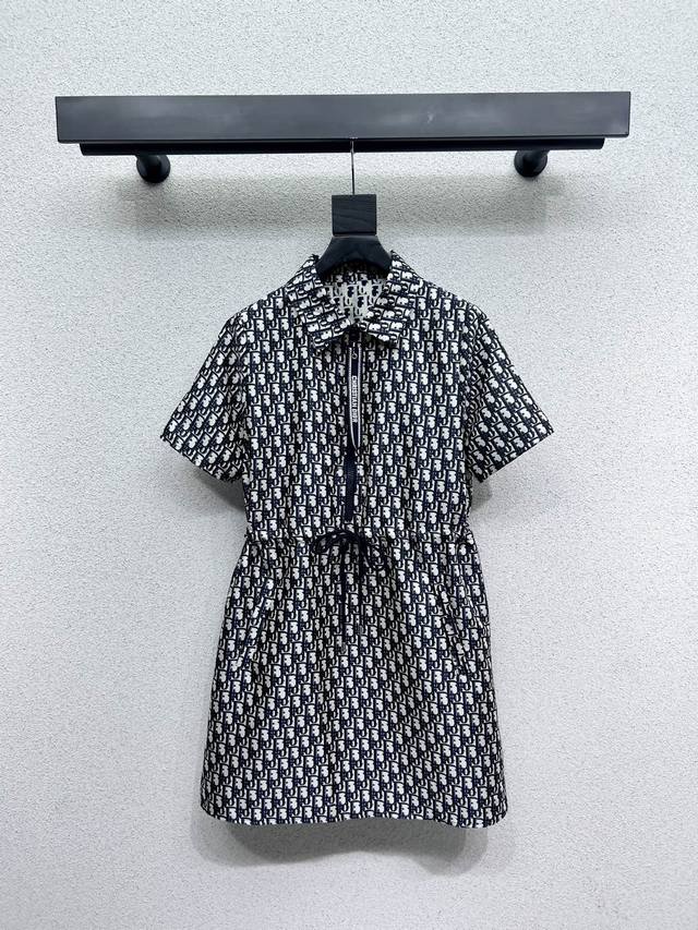 D Classic Floral Short-Sleeve Dress: Subtle Yet Fashionable, Versatile Silhouett