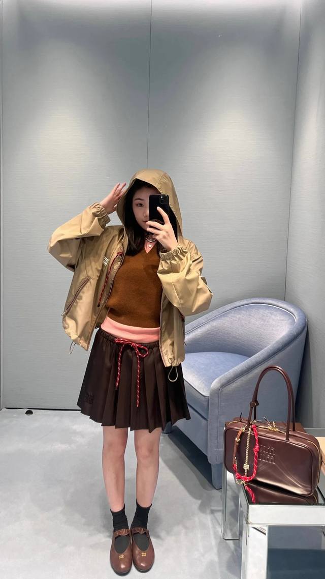 New Arrival! Latest Miu 25New Khaki New Arrival Uv-Protective Jacket + Skirt. Si
