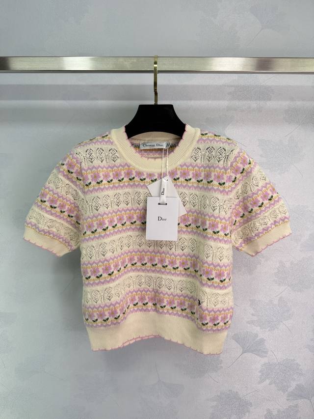 Dio* Knitted Round Neck Short-Sleeve Top In Soft Tones Evokes A Dreamy Atmospher