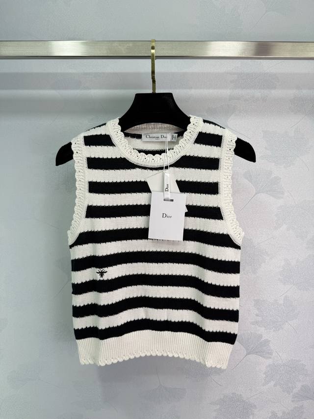 Dio* Knitted Back Design With Classic Black And White Stripes, Timeless And Eleg