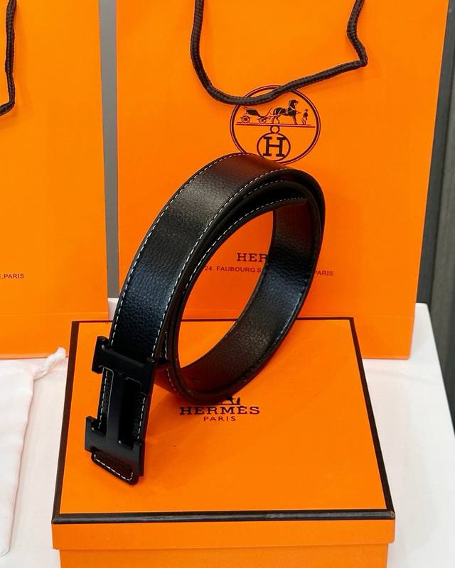 Herm S Simple Business-Casual Belt, Store Packaging!! Item Number: 8144 Herm S H