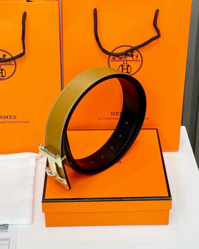 Herm S Simple Business-Casual Belt - Store Packaging!! Item Number: 8142 Herm S