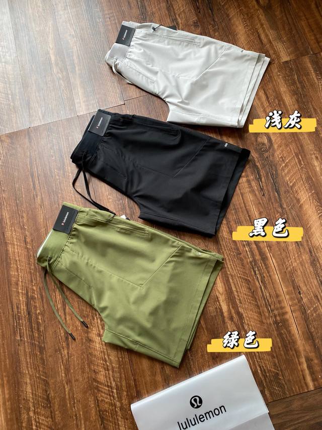 Detailed Highlights ~ 3D Small Label! 3 Large Pockets, All With Zippers!