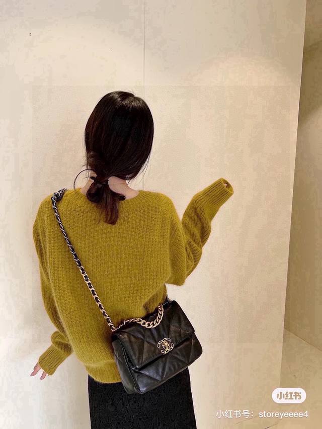 Chanel 19 Bag The Chanel 19 Bag Was Co-Created By Karl Lagerfeld And Virginie Vi