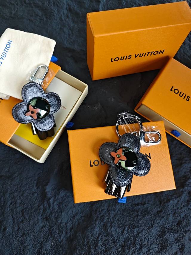 Louis Vuitton Lv Sunflower Metal Keyring And Doll Pendant This Design Exudes A C