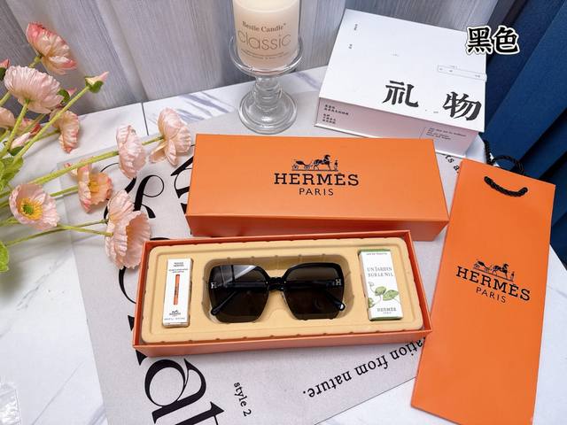 Herm S Eyewear Three-Piece Gift Set Herm S Limited Edition Gift Box Herm S Sungl