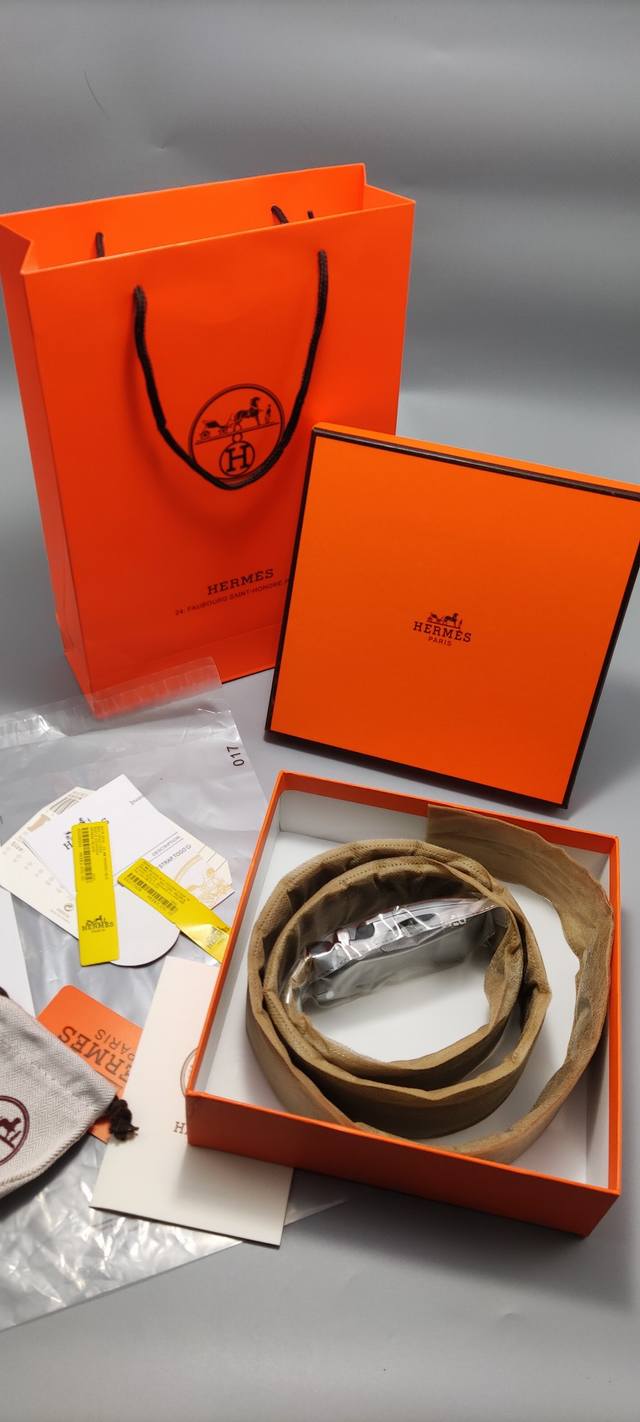 New Arrival: Herm S Men's Premium Full-Grain Leather Belt With Pin Buckle. Premi
