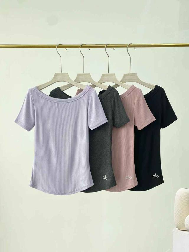 4-Color Straight-Cut T-Shirt, Designed For A Slim, Bare-Skin Feel That Flatters