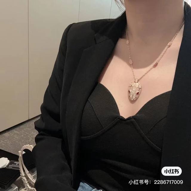 Bvlgari Snake Necklace, A Fashionable And Luxurious Masterpiece Beloved By Celeb
