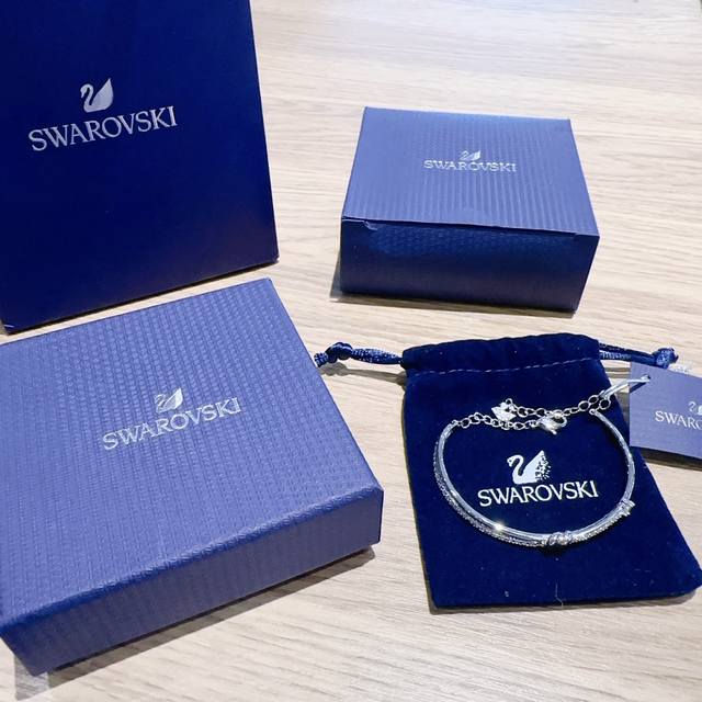 Swarovski Twisted Heart Bracelet Replica Edition, Highest Quality Version! This