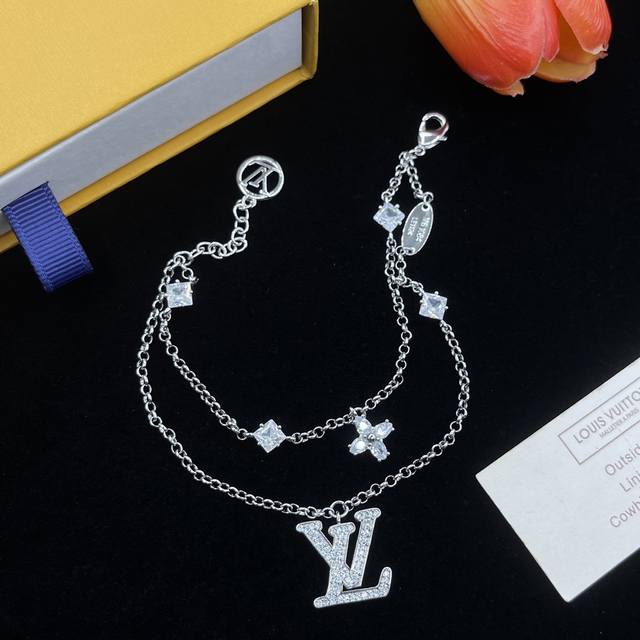 Lv Double-Layer Vintage Pattern Bracelet 520 Special Gift 2025 Latest Model Thre