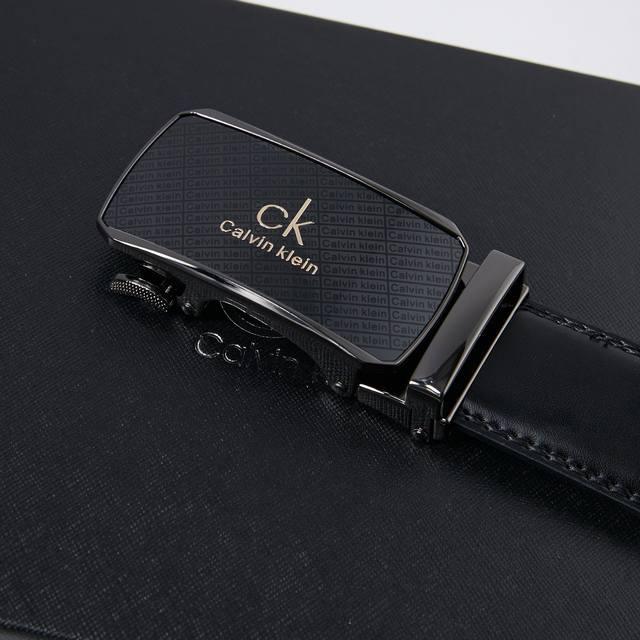 Hot New Arrival, Incredibly Stylish, Words Can't Describe It. Authentic Calvin K