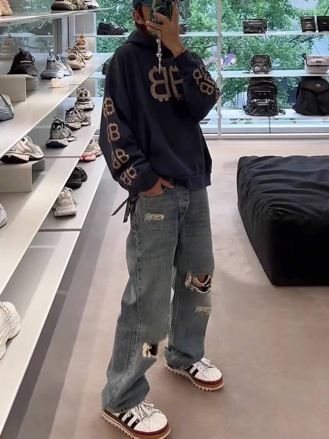 More Casual Streetwear Looks: