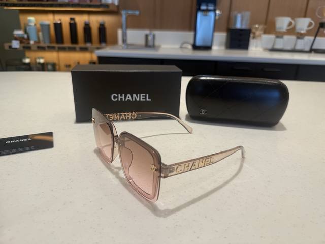 New Arrival! Comes With A Dedicated Packaging Box! Chanel Women's Polarized Sung