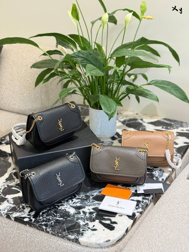 Niki Family's New Addition: Mini Is Simply Too Cool. The Bag's Design Is Flawles