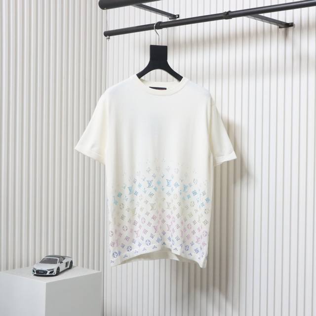 Louis Vuitton 25Ss Gradient Monogram Diamond Knit Short-Sleeve T-Shirt This T-Sh
