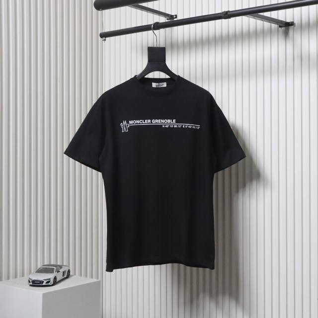 Moncler 25Ss Coordinate Letter Print Short-Sleeve Shirt. The Fabric Is Made Of 3