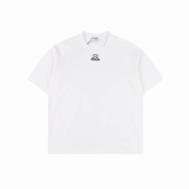 Chanel 25Ss Short-Sleeve T-Shirt With Small Logo On The Chest. The Fabric Is Mad