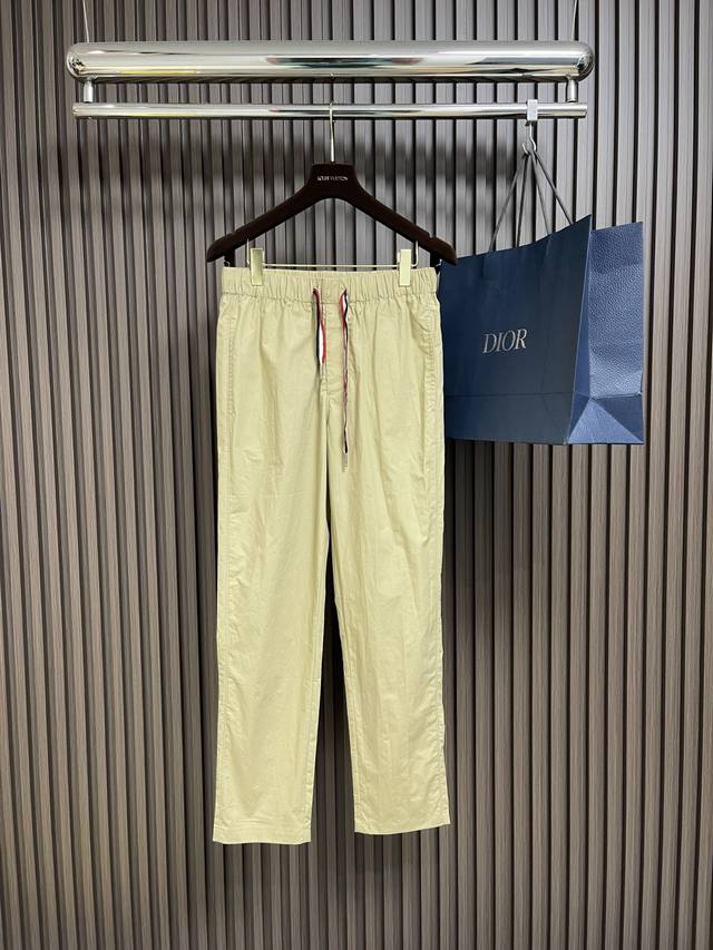 Moncler 2025 Spring/Summer New Straight-Leg Casual Pants. The Fabric Is Unmatche
