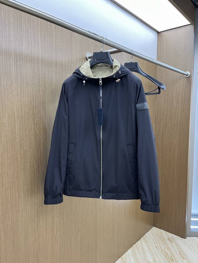 Lv Exclusive Launch Of The 2025 Spring/Summer New Men's Reversible Jacket, A Fas