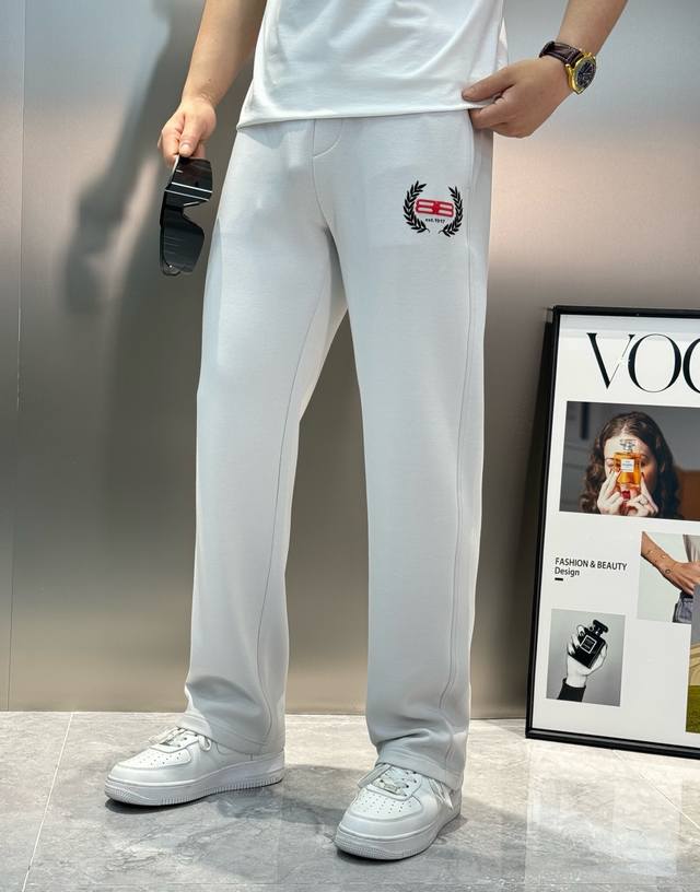 Balenciaga Paris 25S New Straight-Leg Pants. Simple Yet Luxurious Combination. T