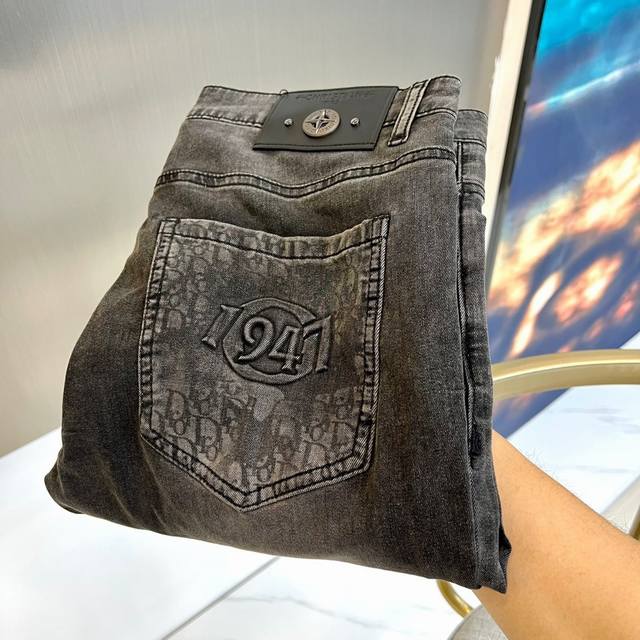 Dior, 2025 Early Spring New Denim Soft Fabric 1947 Embroidered Jeans, A Versatil