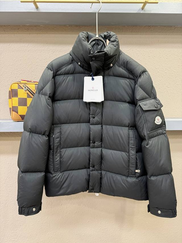 Moncler New Down Jacket! Custom-Developed Hardware Accessories With Meticulous A